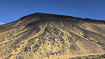 Collina basaltica nel 'deserto nero'